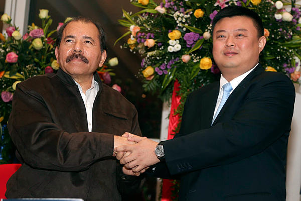 Президент Никарагуа Даниэль Ортега и китайский бизнесмен Ван Цзин